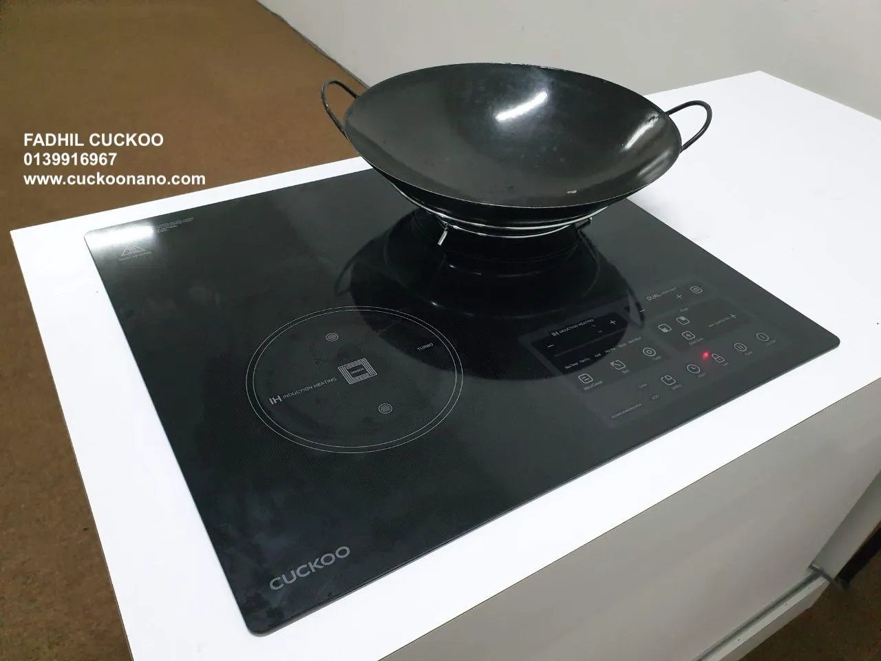 CUCKOO INDUCTWO cooking with a wok stir fry