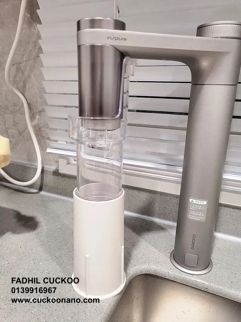 Real CUCKOO ACE under sink water purifier faucet installation in a customer kitchen 7