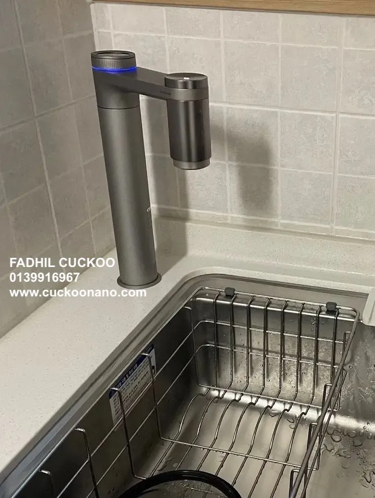 Real CUCKOO ACE under sink water purifier faucet installation in a customer kitchen 8