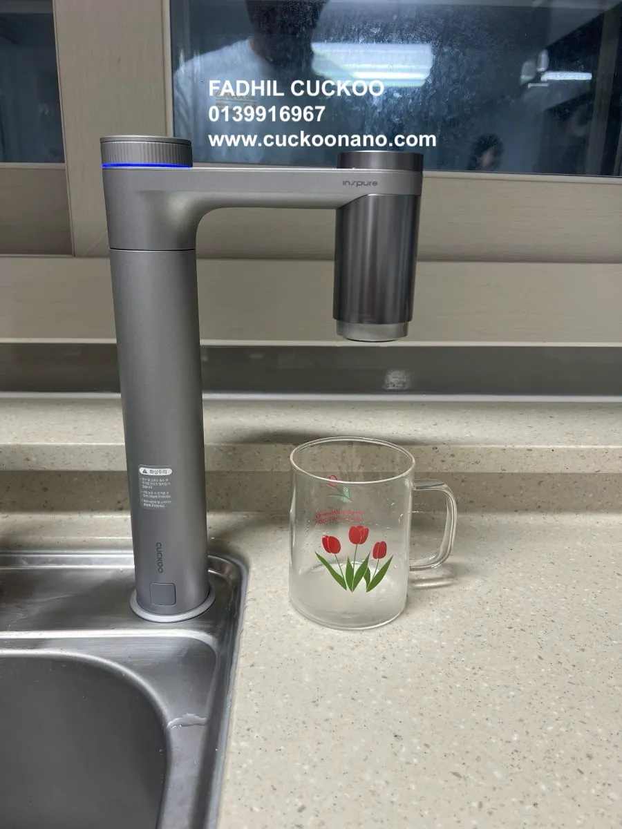 Real CUCKOO ACE under sink water purifier faucet installation in a customer kitchen 10