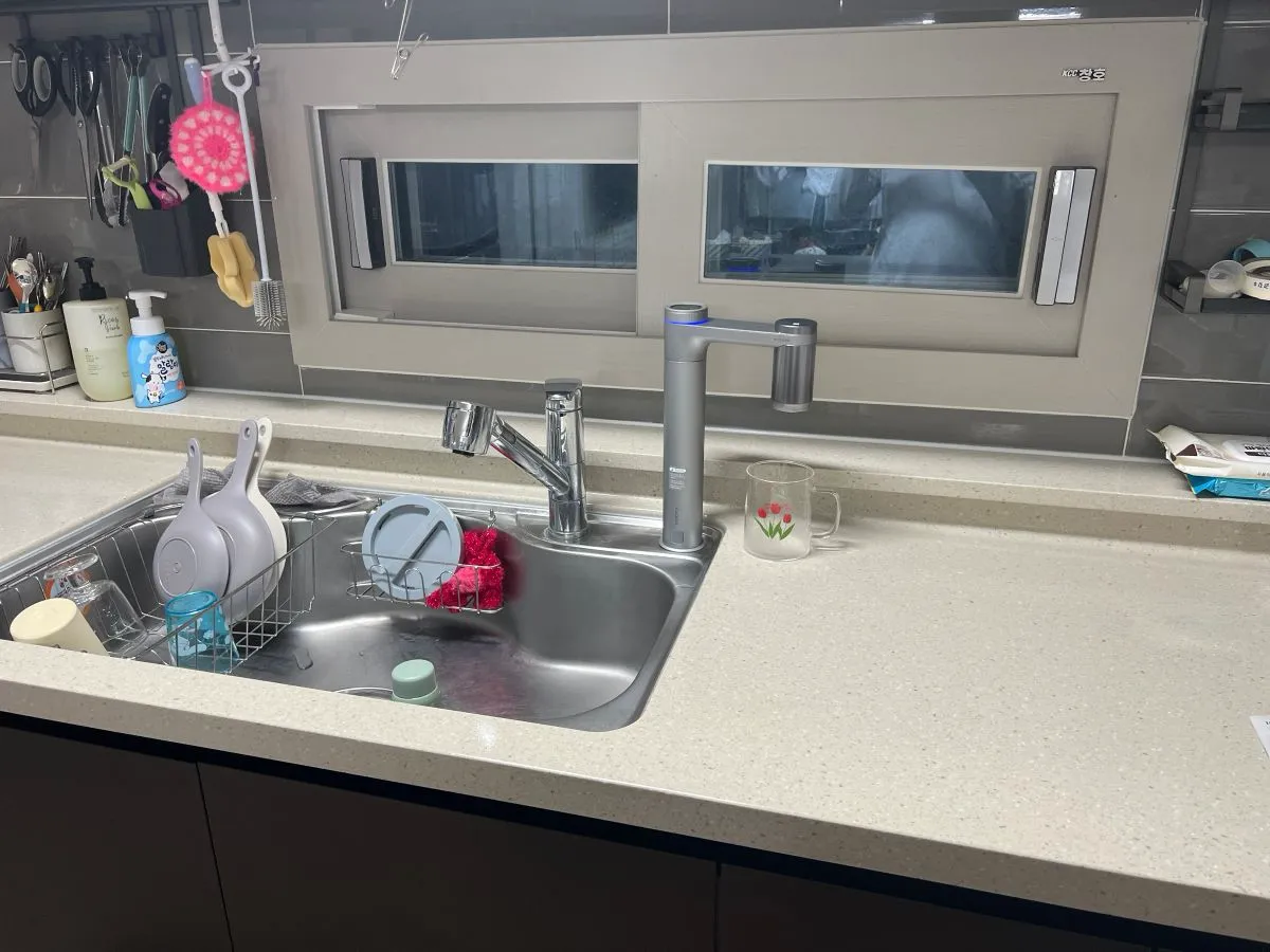 Real CUCKOO ACE under sink water purifier faucet installation in a customer kitchen 11