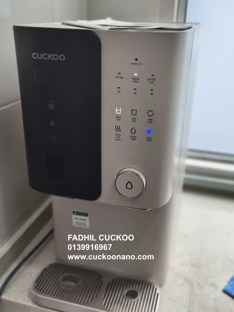 Gambar CUCKOO Glamour water purifier 10 dengan rekaan matte black dan champagne pink