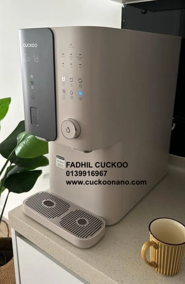 Gambar CUCKOO Glamour water purifier 15 dengan rekaan matte black dan champagne pink