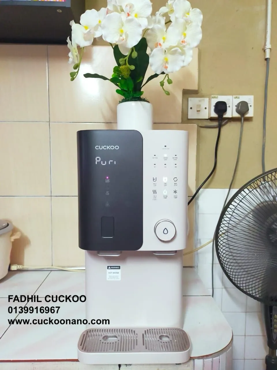 Gambar CUCKOO Glamour water purifier 3 dengan rekaan matte black dan champagne pink