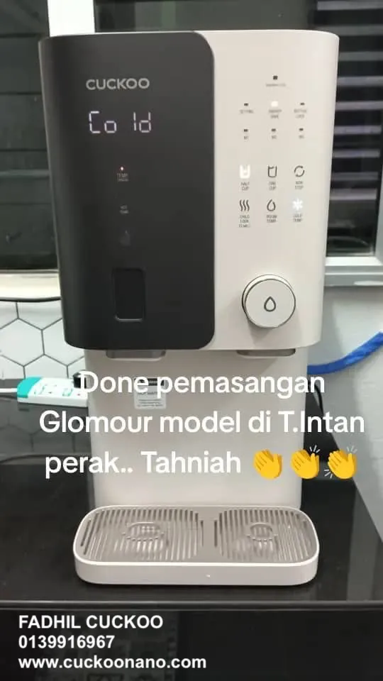 Gambar CUCKOO Glamour water purifier 9 dengan rekaan matte black dan champagne pink