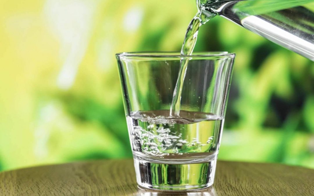 12 Kebaikan Air Mineral Untuk Kesihatan (& Kurangkan Berat Badan!)
